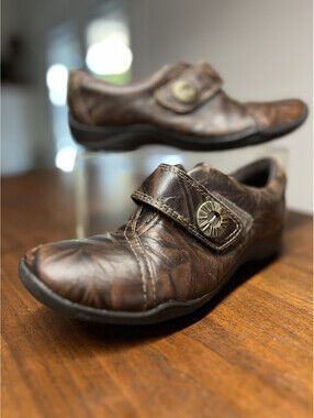 CLARKS ARTISAN Kessa Betty Size 6.5M Leather Hook & Loop Strap Shoes